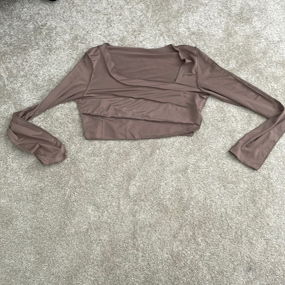 ☕️ exposed seam crop top ☕️ - Picture 2 of 2